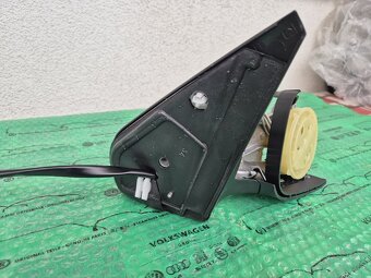 pouzdro pravého vnějšího zrcátka manuálně nastavitelné VW Go - 6