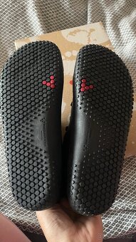 NOVÉ Vivobarefoot Primus School II J - 6