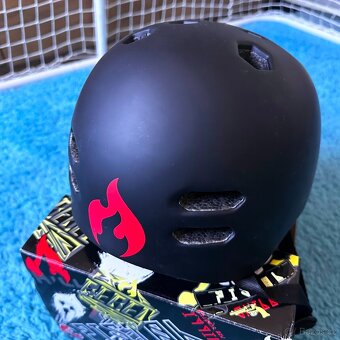 NOVÁ Chilli helma Inmold černá M (55-58 cm) - 6