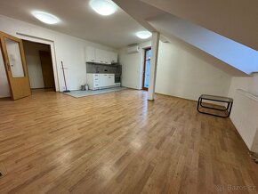 Prostor k bydlení (4C) s terasou v centru Jablonce - 6