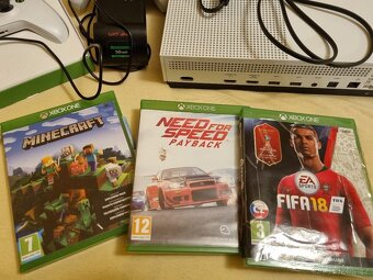 Xbox one S, 2× ovladač , nabíječka, hry×3 - 6