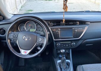 Toyota Auris 1.6 benzín 97 kW - 6