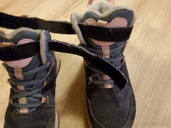 Prodám dívčí zimní boty Quechua vel. 33 - 6