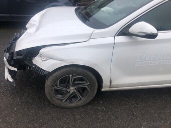 Hyundai I30 combi 1.5i facelift   KAMERA   POJÍZDNÉ - 6