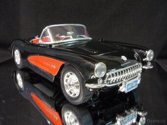 Chevrolet Corvette 1957 černočervený Bburago 1/18 - 6
