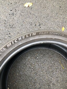 Prodám dvourozmer pneu 315/30/22 a 285/35/22 - 6