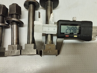 T matice se šrouby - 6 kusů - 6