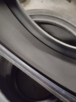 Bridgestone 235/45 R18 - 6