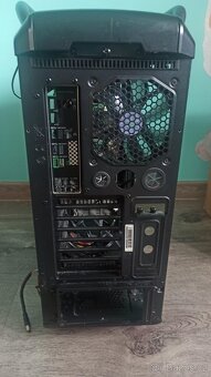 Počítačová herní skříň (PC case) - 6