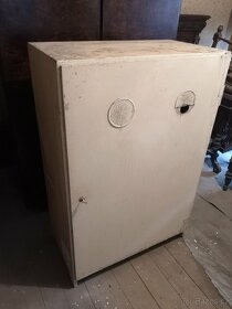 Stará skříňka, k renovaci - 6
