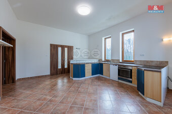 Prodej rodinného domu, 376 m², Mezirolí, Nová Role - 6