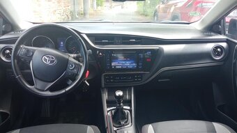 Toyota Auris Kombi 1.6 benzín - 6