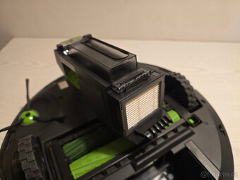 Robotický vysavač iRobot Roomba j9+ - 6