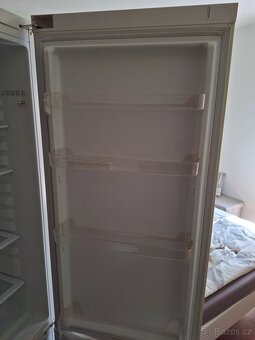 Lednice Candy CM 3354W kombinovaná nahoře chladí dole mrazák - 6