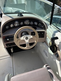Motorovy clun Chaparral 24 Bowrider - 6