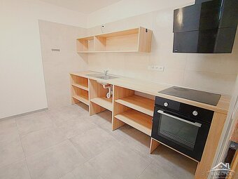 Novostavba domu s osmi byty a parkováním - 6