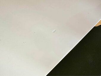 Bílý jídelní stůl - 6