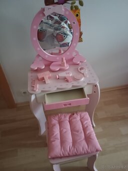 Dětský kosmetický stolek - 6