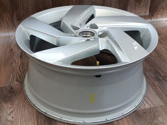 5x112 Volkswagen 7,5Jx17 ET51 RICHMOND číslo 5H0601025E alu - 6