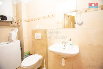 Pronájem bytu 1+kk, 25 m², Jindřichův Hradec, ul. nám. Míru - 6