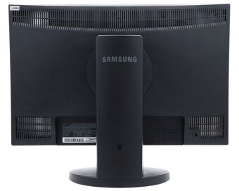 Herní počítač s Windows 11 včetně 24" LCD a repro - 6