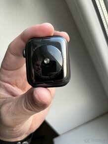 Apple Watch SE, 44mm GPS , Space Gray, Velmi pekny stav - 6