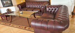 Prodám třímístnou a dvoumístnou pohovku Chesterfield Windsor - 6