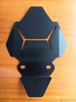 Černý kryt přední části motoru (bez nápisu celý černý) - 6