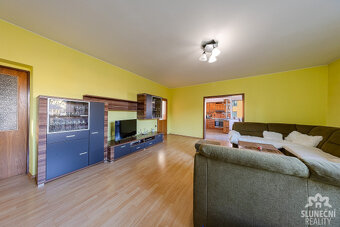 Samostatně stojící rodinný dům 5+1 na pozemku 621 m², obec V - 6