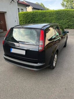 Ford Focus kombi, 2007, benzín, manuál, černá - 6