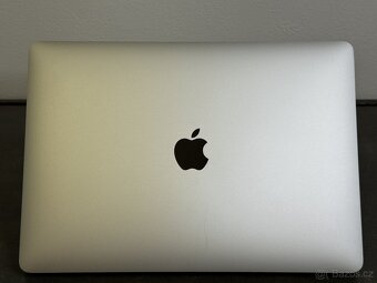 MacBook Air 13" 2018 i5 / 128GB SSD / 8GB Silver - 6