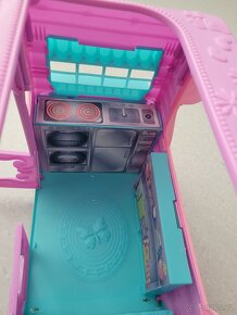Karavan pro panenky velikosti Barbie a menší - 6