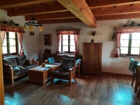 Dřevěná garnýž z masivu s policí na míru. - 6