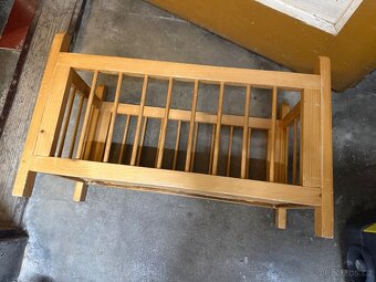dřevěná postýlka pro panenky - 6