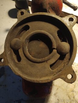 Svěrák. YORK 125 - 6