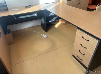 Rohový kancelářský stůl ve tvaru U - 6