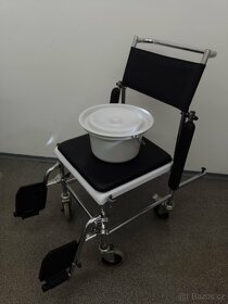 Toaletní židle pojízdná, zánovní stav. - 6