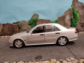 prodám model 1:18 mercedes benz C36 AMG - 6
