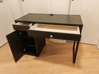 Stůl Ikea MICKE - černý s úchytkou - 6