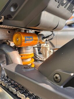 Aprilia RSV4 1100 Factory Ultra Gold - 6