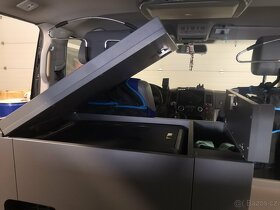 Obytná vestavba vw t5 - 6