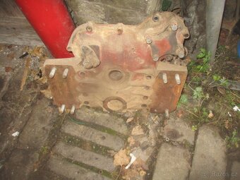 těžká prsa a další díly motoru Zetor 6901 - 6