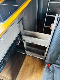 Obytný vůz Mercedes sprinter w906 - 6