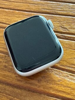 Apple Watch SE 40mm stříbrné - 6