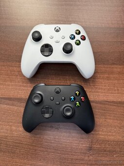 Prodám Xbox One S (1TB) + 2 ovladače + 9 her + příslušenství - 6