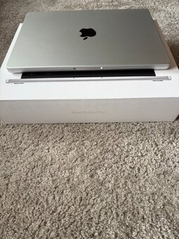 Apple Macbook PRO 14” 2023 M3 / 500GB / 16GB - 6