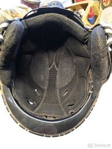 Helma na lyže a brusle - 6