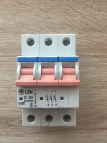 Prodám jističe, hlavní vypínače a koncové spínače - 6