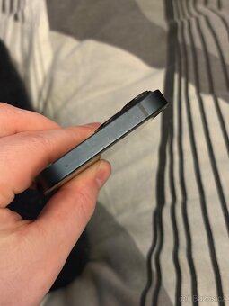 černý iPhone 13 mini 256 GB - 6