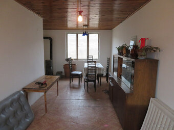 Rodinný dům se zahradou a garáží - 6